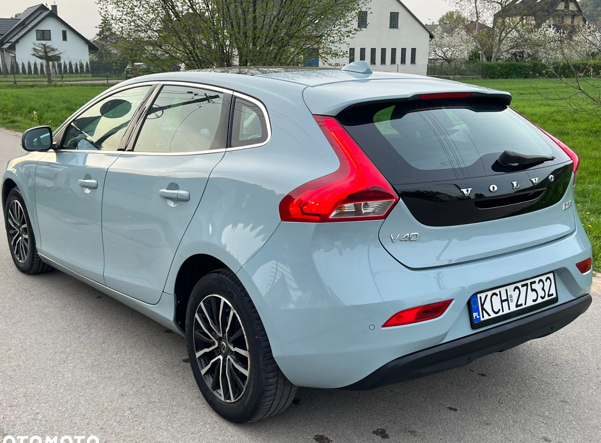 Volvo V40 cena 59900 przebieg: 165500, rok produkcji 2017 z Chrzanów małe 781